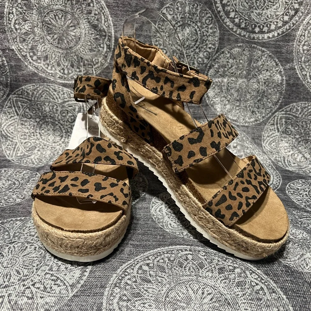 Universal Thread Tan Leopard Espadrille Sandals